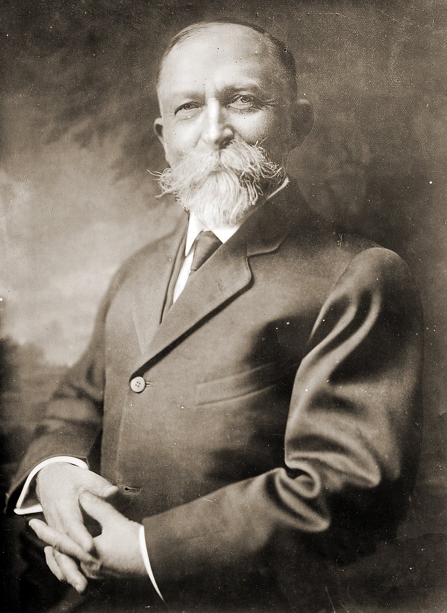 صورة لجون هارفي كيلوج (1852-1943) (صورة بني داكن) بواسطة مصور أمريكي