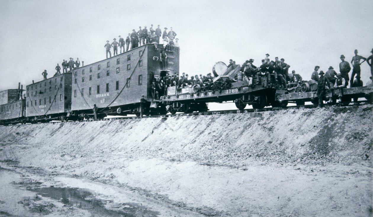 Railroad Construction Crews بواسطة مصور أمريكي