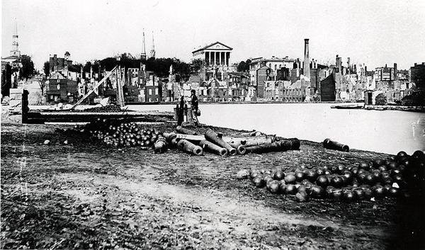 الجانب الجنوبي من حوض القناة ، ريتشموند ، فيرجينيا ، أبريل 1865 (صورة بالأبيض والأسود) بواسطة مصور أمريكي