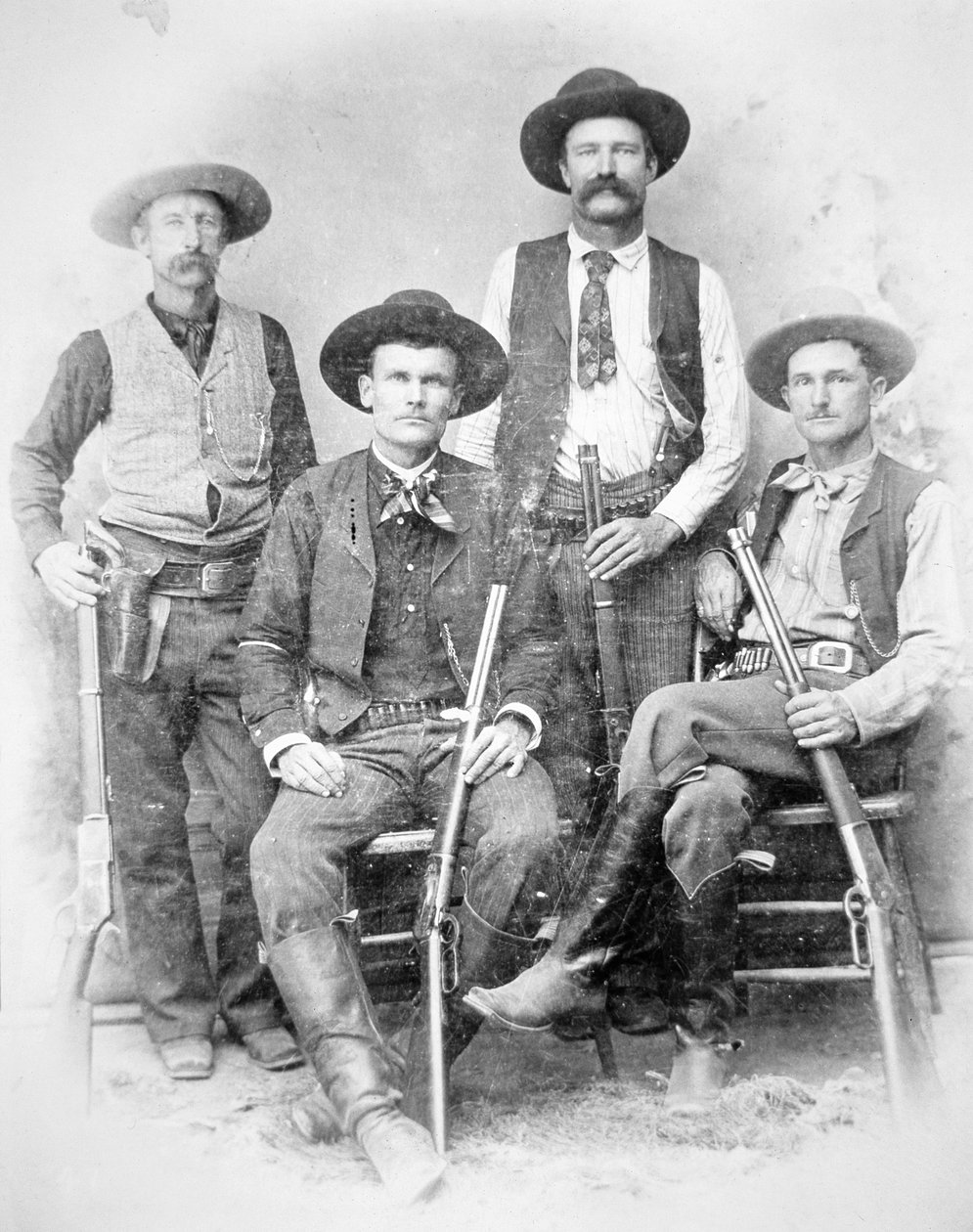 Texas Rangers armed with revolvers and Winchester rifles بواسطة مصور أمريكي