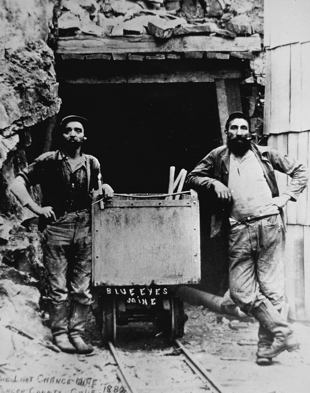 The Last Chance Mine, California بواسطة مصور أمريكي