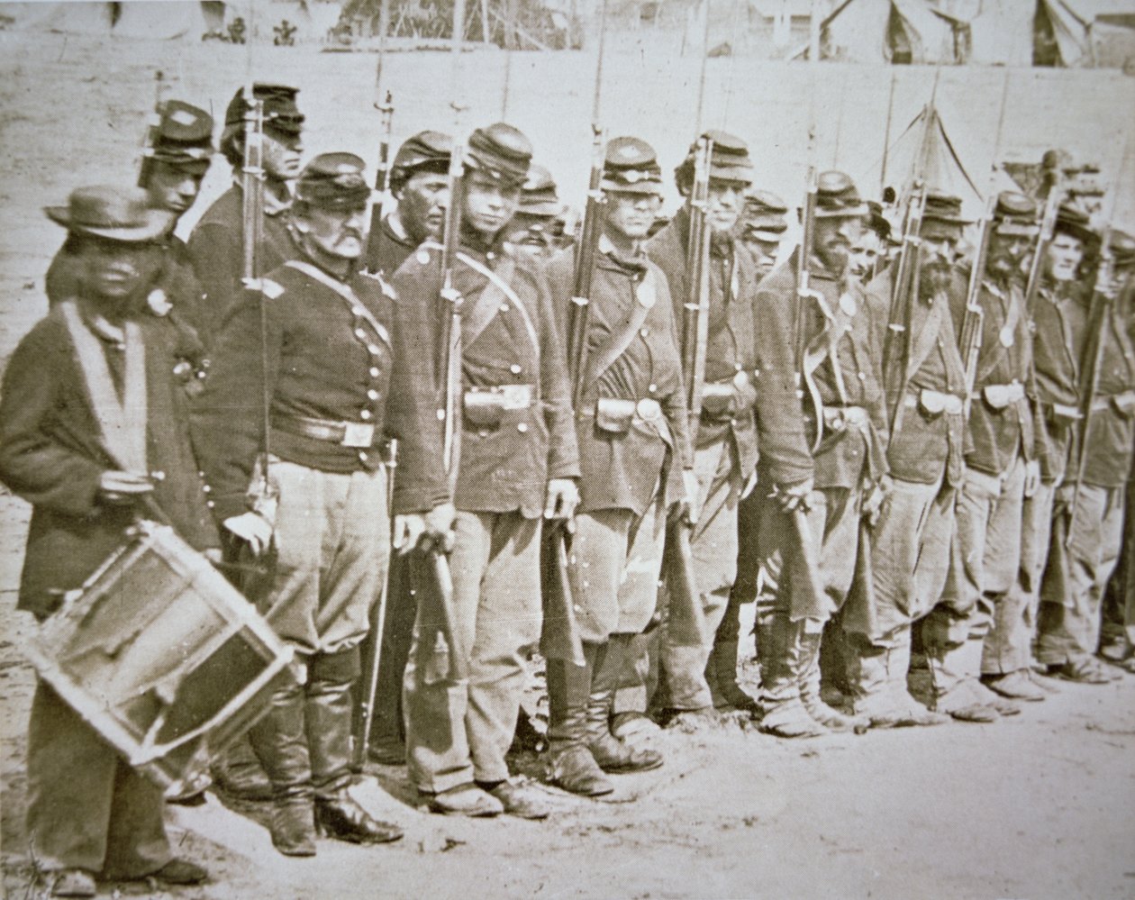 The Sixth Maine Infantry Regt. Union Army, on parade after the Battle of Fredericksburg بواسطة مصور أمريكي