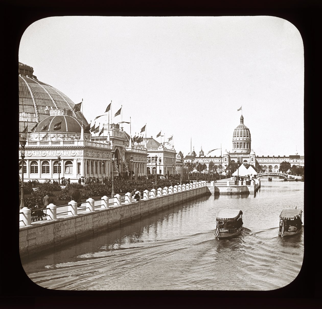 معرض كولومبوس في العالم: مبنى البستنة ومبنى ولاية إلينوي ، شيكاغو ، 1893 (شريحة الفانوس) بواسطة مصور أمريكي