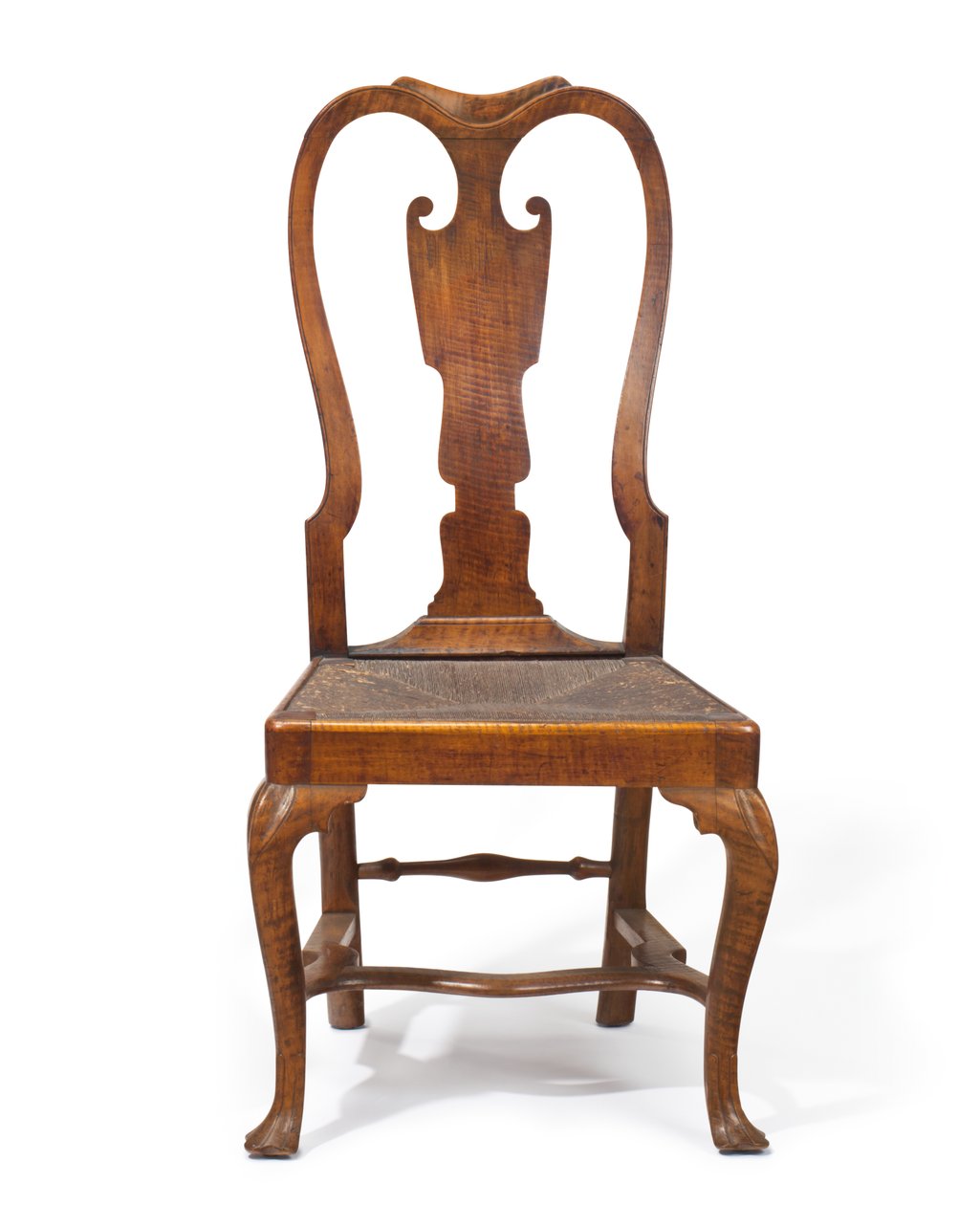 A Queen Anne figured maple side chair بواسطة المدرسة الأمريكية