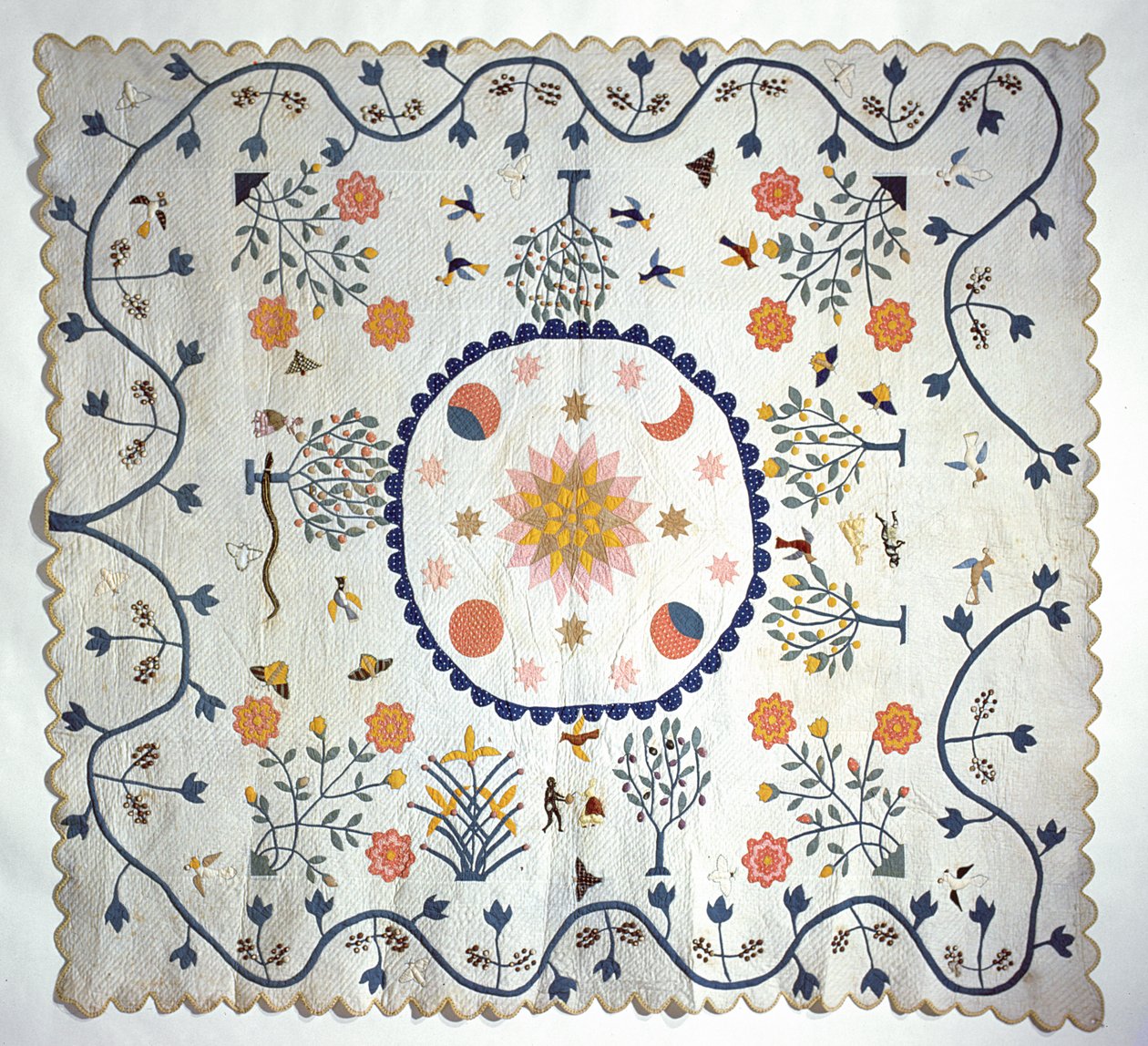 زين لحاف مع الشمس والقمر والنجوم وحديقة عدن ، من أركنساس ، c.1850-80 (قطن) بواسطة المدرسة الأمريكية