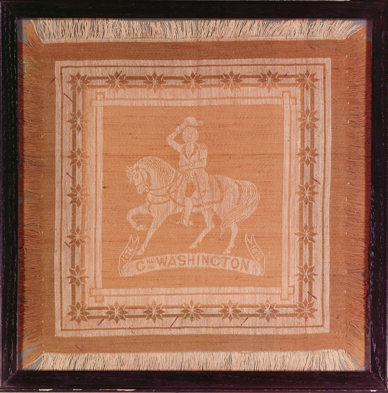 منديل يصور جورج واشنطن (1732-99) على ظهور الخيل ، 1876 (الحرير والقطن) بواسطة المدرسة الأمريكية