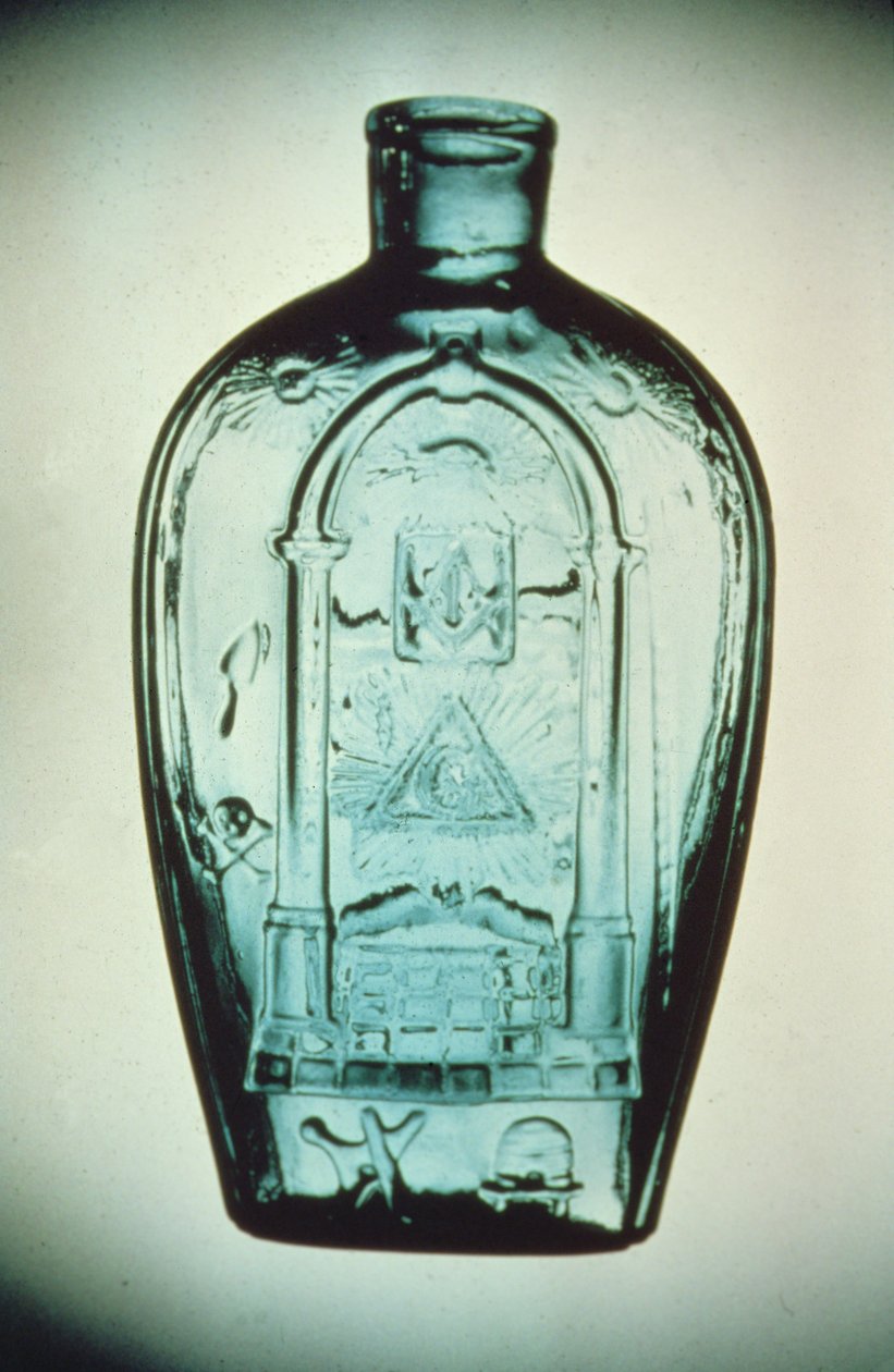 قارورة ماسونية منفوخة بالعفن ، Keene (Marlboro St.) Glassworks ، c.1815-17 (زجاج) بواسطة المدرسة الأمريكية
