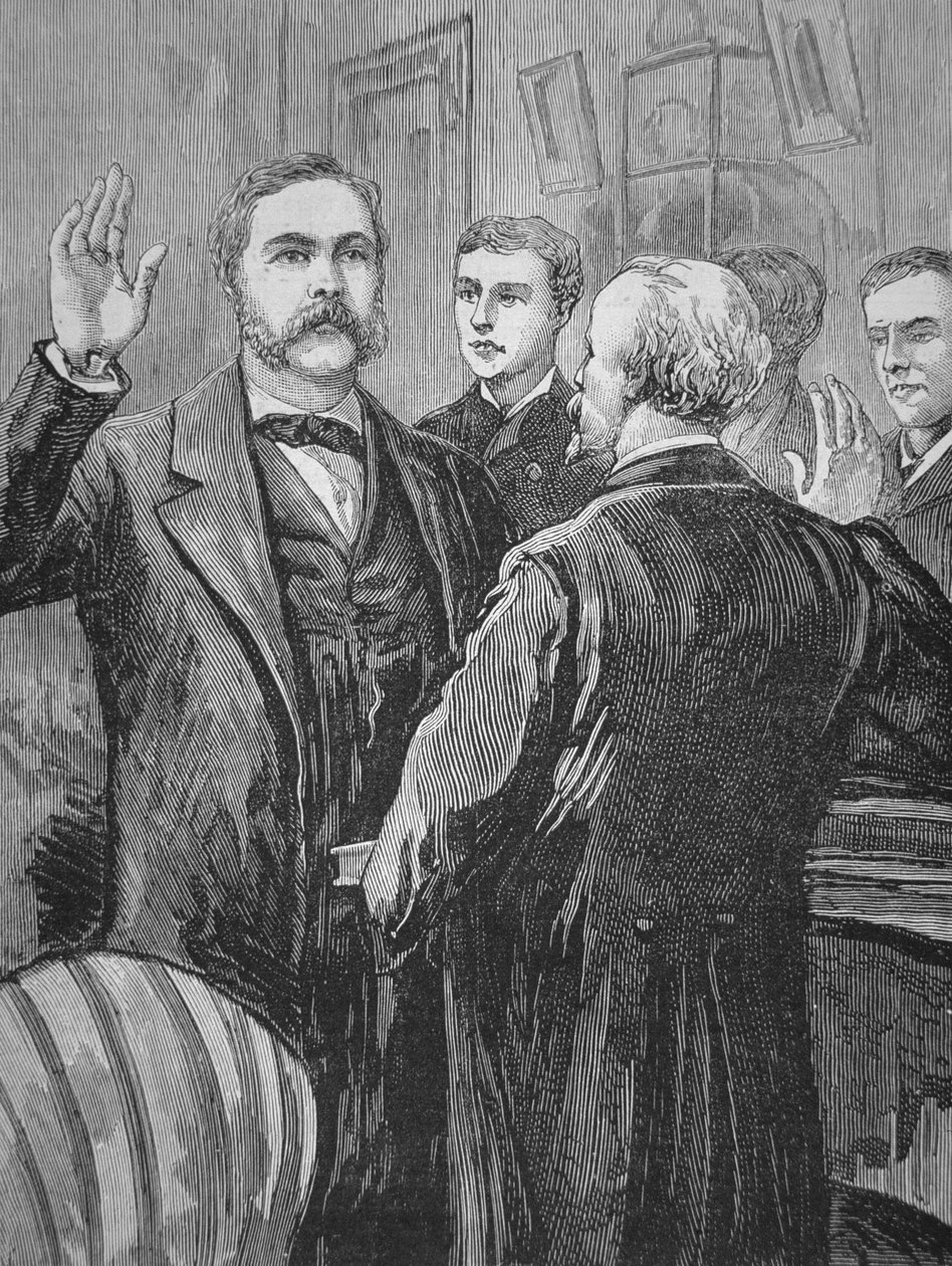 President Chester A. Arthur taking the oath of office after the death of James Garfield on the 20th September 1881 (litho) بواسطة المدرسة الأمريكية