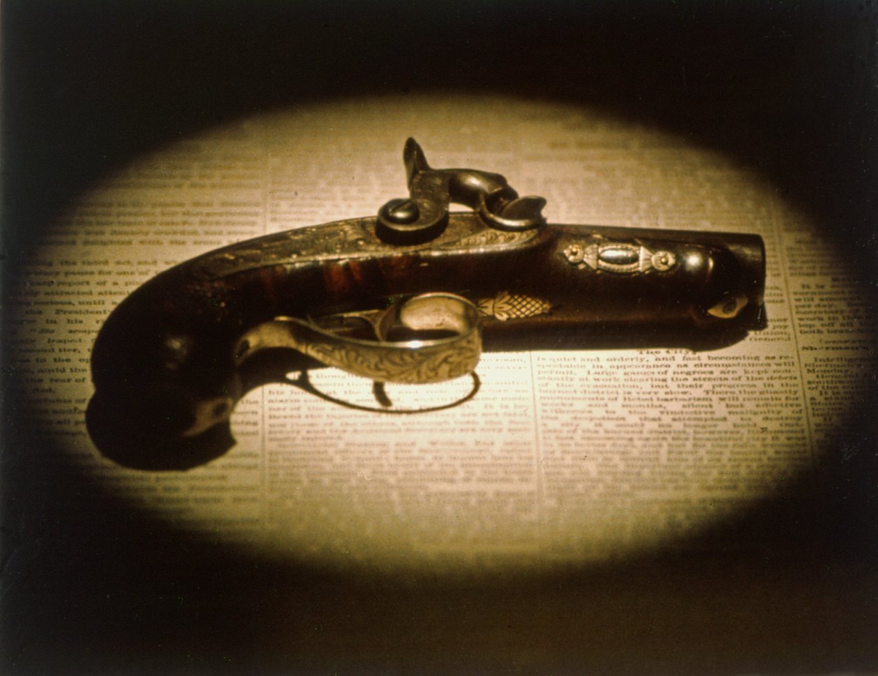 عيار .44 استخدم Deringer لاغتيال أبراهام لينكولن (1809-65) بواسطة جون ويلكس بوث (1838-65) في 14 أبريل 1865 (وسائط مختلطة) بواسطة المدرسة الأمريكية