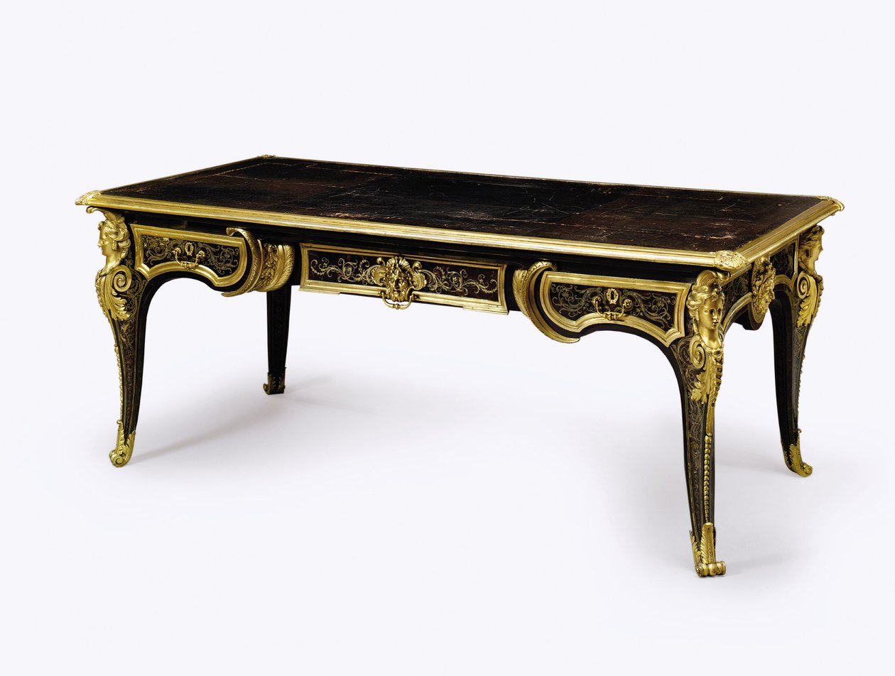 Louis XIV ormolu بنى صدف مكتب هضبة ، c.1710 (ormolu ، تطعيم نحاسي ، صدف السلحفاة والجلد) (انظر أيضًا 360582) بواسطة أندريه تشارلز (Attr. To) Boulle
