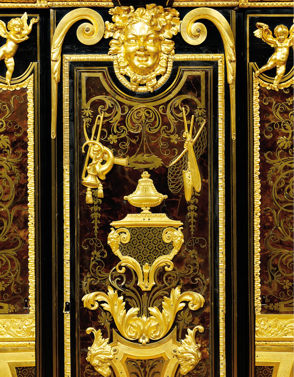 Louis XIV Petit Armoise ، c1700-10 (Ormolu ، نحاس ، ذبل السلحفاة ، خشب الأبنوس والتطعيم) بواسطة أندريه تشارلز (Attr. To) Boulle