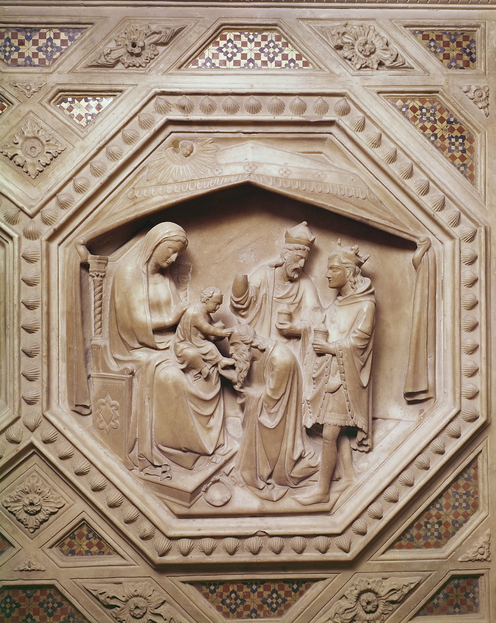 عشق المجوس ، التفاصيل من قاعدة الخيمة ، 1349-59 (رخام) بواسطة Andrea di Cione Orcagna