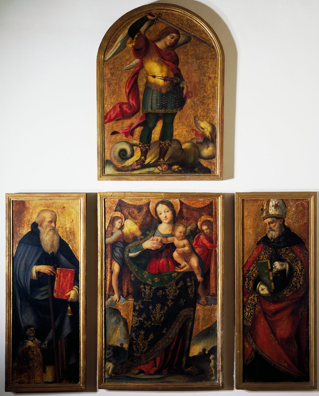 Polyptych مع مادونا والقديسين ، بقلم أندريا ساباتيني دا ساليرنو (1480-1530) ، رسم على الخشب. بواسطة أندريا ساباتيني