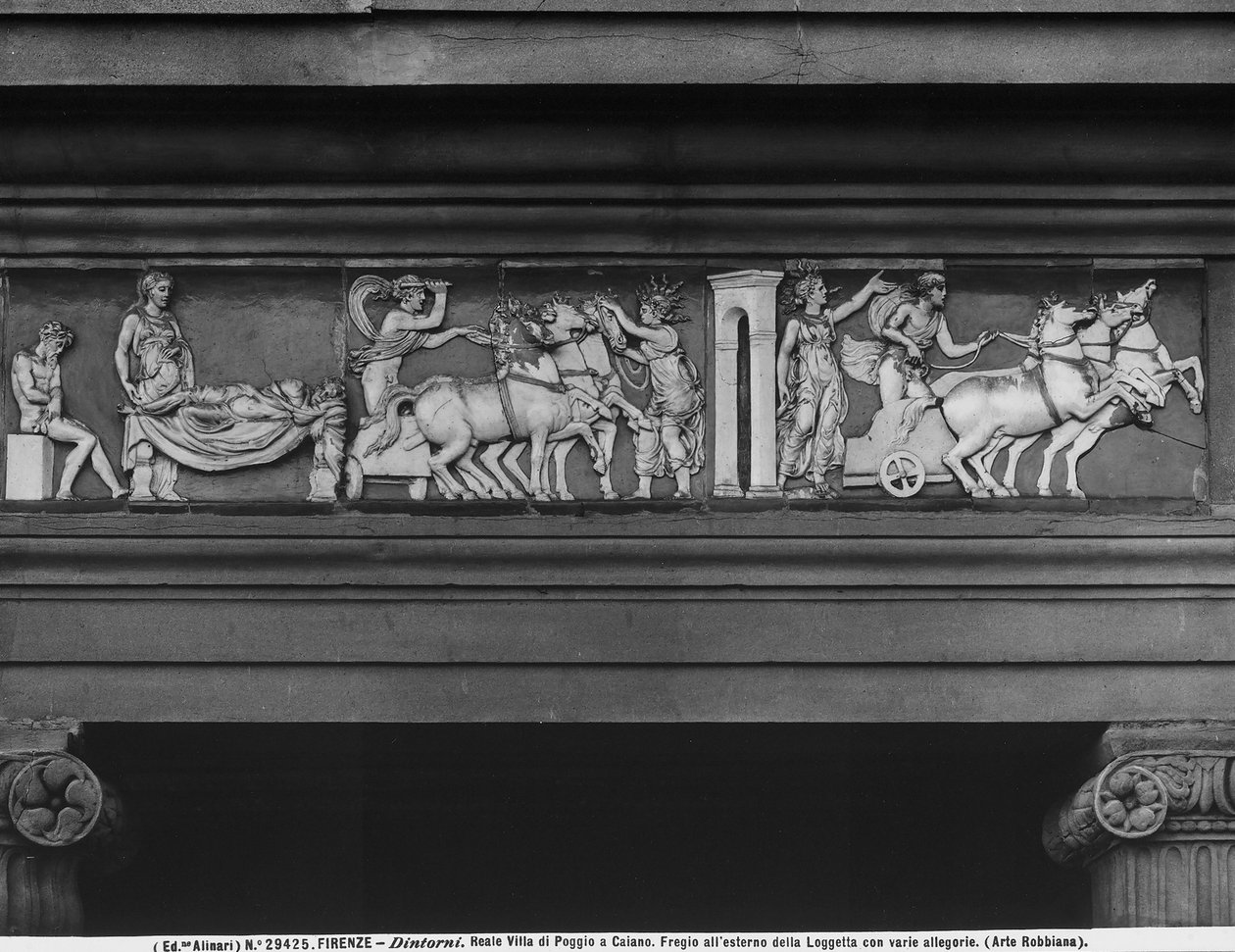 Death and the Chariot of the Sun ، تفاصيل الإفريز المصقول من الطين المصقول على pronaos of the Villa di Poggio a Caiano ، براتو بواسطة أندريا وبيرتولدو دي جيوفاني (حوالي 1420 91) سانسوفينو