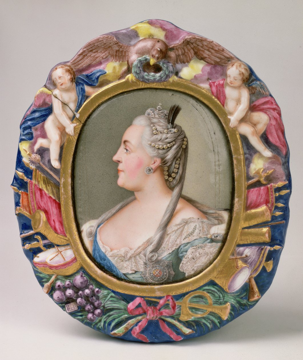 كاثرين الثانية (1729-1796) بعد صورة لفودور روكوتوف ، مينا ونحاس ، إطار من مصنع الخزف الإمبراطوري ، سانت بطرسبرغ بواسطة أندريه إيفانوفيتش تشيرنيي