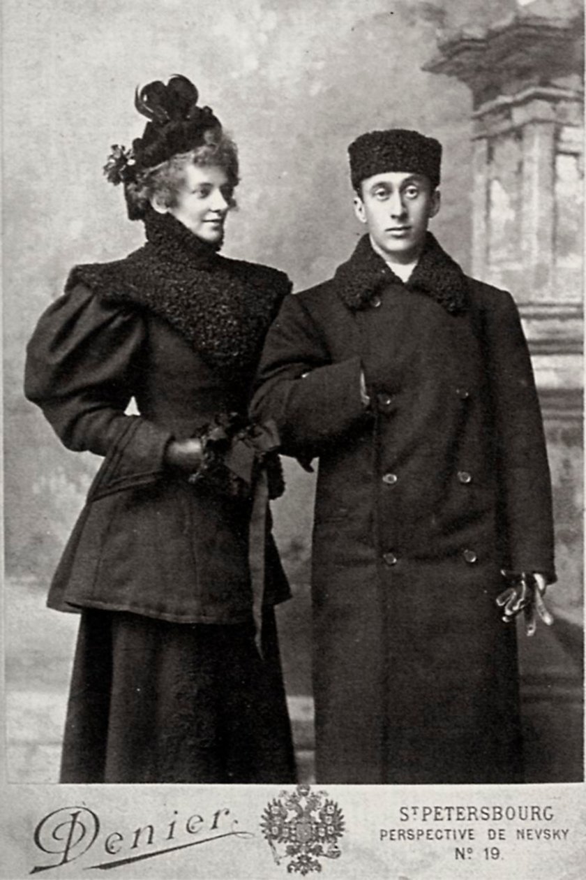 زينيدا جيبيوس ، الشاعر الروسي ، مع مؤرخ الفن أكيم فولينسكي ، c1890-c1894. بواسطة أندريه دينيير