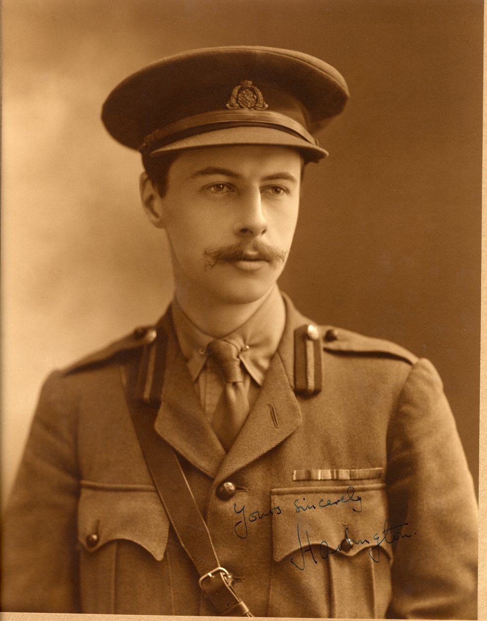 اللورد هارتينجتون ، حوالي عام 1916 (صورة بني داكن) بواسطة حشيشة الملاك (Attr. To) Kauffmann