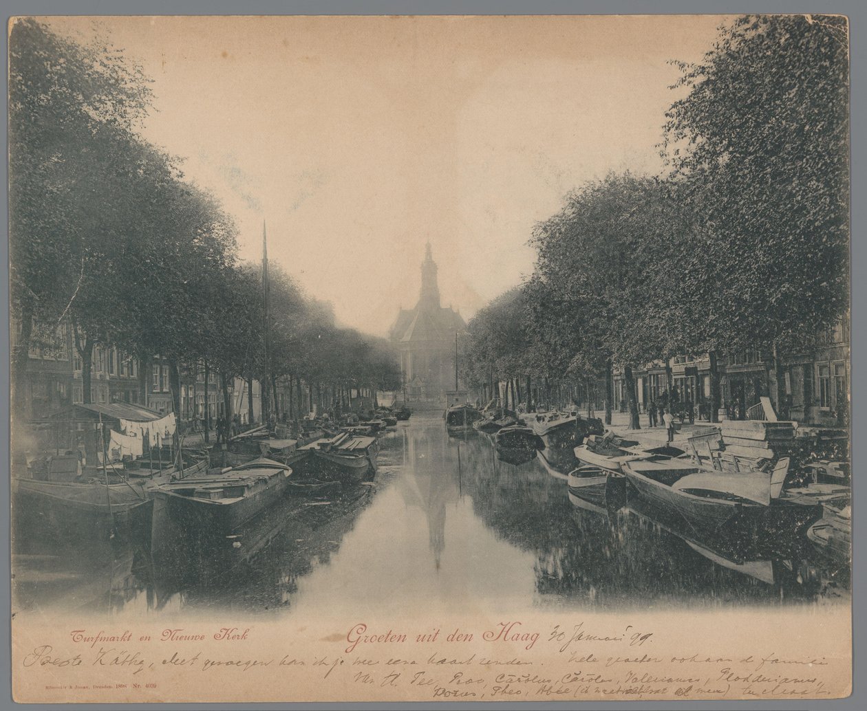 منظر لـ Turfmarkt و Nieuwe Kerk في لاهاي تحيات من لاهاي. Turfmarkt و Nieuwe Kerk (العنوان على الكائن) بواسطة مجهول