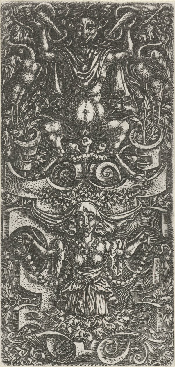 امرأة ترتدي الحجاب وإكليل من الخرز أمام مبنى عمل حلزوني الزخارف السطحية مع Grotesques التمرير (عنوان السلسلة) بواسطة مجهول