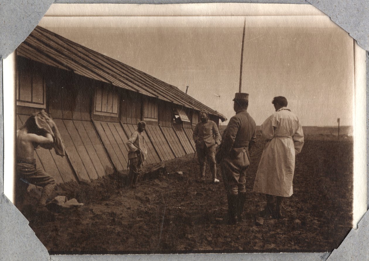 الحرب العالمية الأولى 1914-1918: البحث عن الرؤوس عند الأطراف ، معسكر كوفيل في القناة الإنجليزية ، نورماندي السفلى (نورماندي السفلى) ، فرنسا. تصوير مجهول مايو 1917. مجموعة خاصة ، ستيلا. بواسطة مجهول مجهول