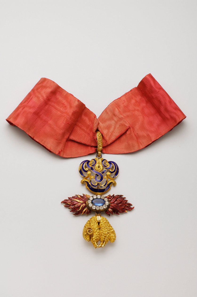 Order of the Golden Fleece: Spanish Golden Fleece - Insignia belonging to Jean Charles de Saldanha Oliveira e Daun (1790-1876) - Middle 19th century - Gold, diamonds, sapphire and emals - H 10,6 cm; w 7,6 cm; weight: 96 g - Private collection بواسطة مجهول مجهول