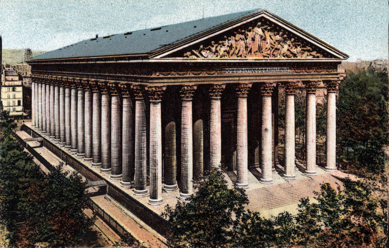 باريس: منظر خارجي لكنيسة مادلين صممه المهندس المعماري بيير ألكسندر فيجنون (1763-1828). صورة عام 1920 في "" ألبوم فني "لمدينة باريس. مجموعة خاصة. بواسطة مجهول مجهول