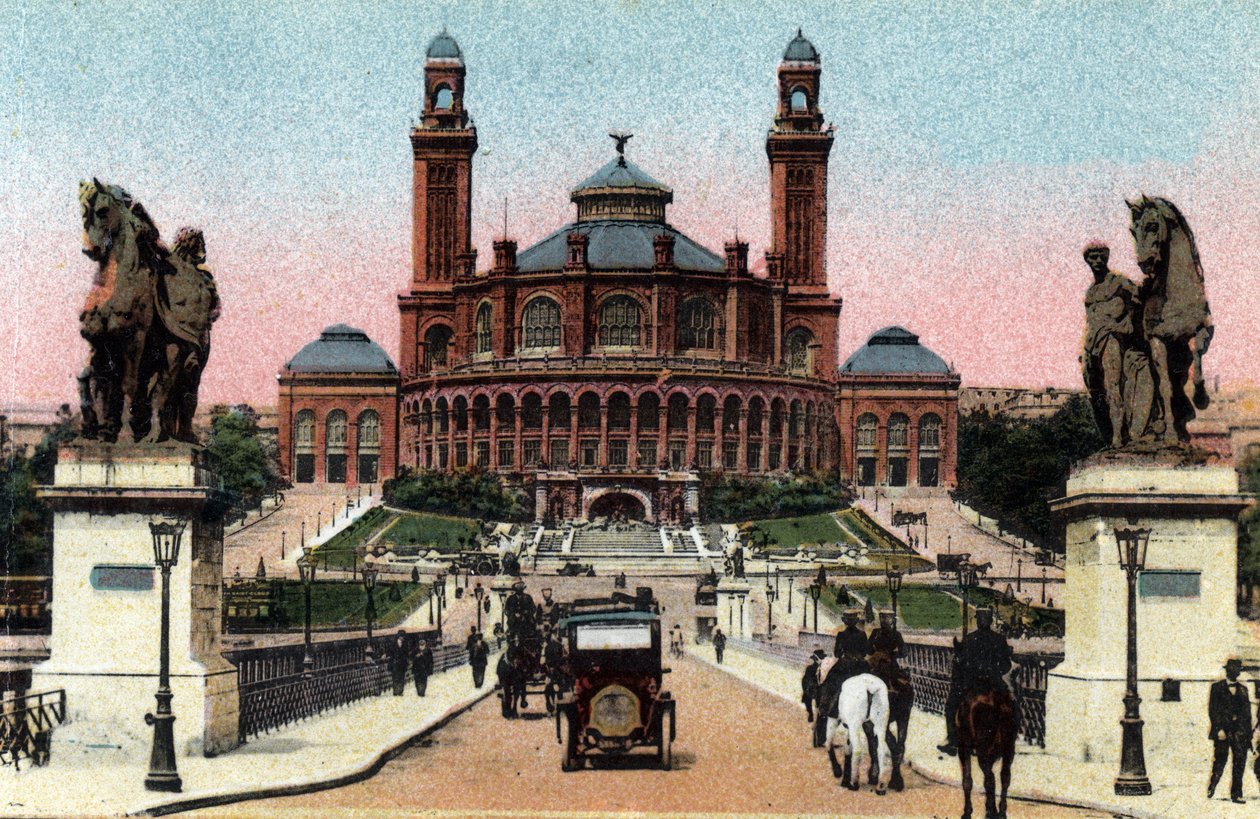 باريس: منظر خارجي لقصر تروكاديرو وجسر إينا. صورة عام 1920 في "" ألبوم فني "لمدينة باريس. مجموعة خاصة. بواسطة مجهول مجهول