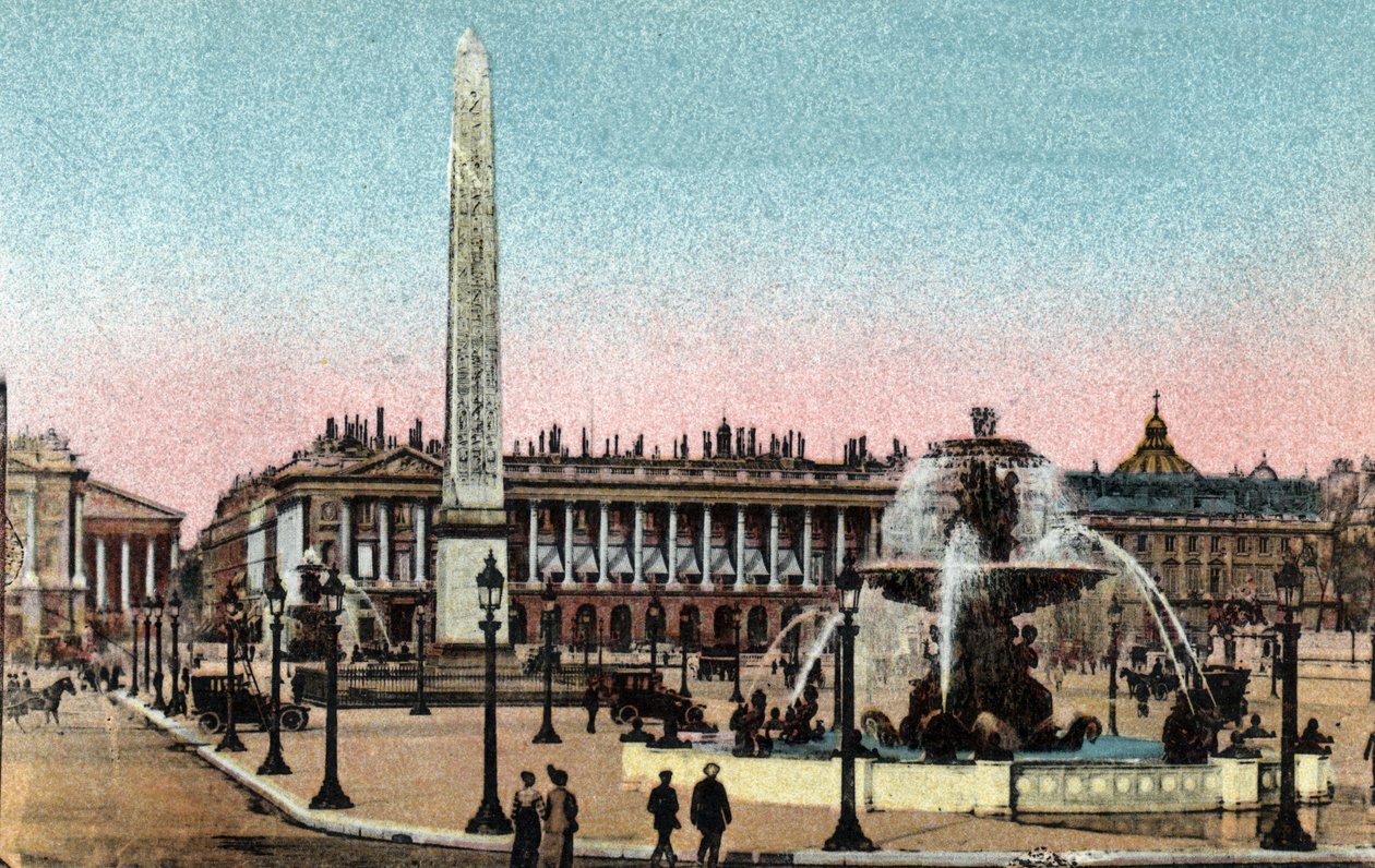 باريس: منظر لميدان الكونكورد مع النوافير والمسلة. (Derriere Hotel de la Marine (Hotel du Garde Meuble) صورة عام 1920 في "" الألبوم الفني "لمدينة باريس. مجموعة خاصة. بواسطة مجهول مجهول