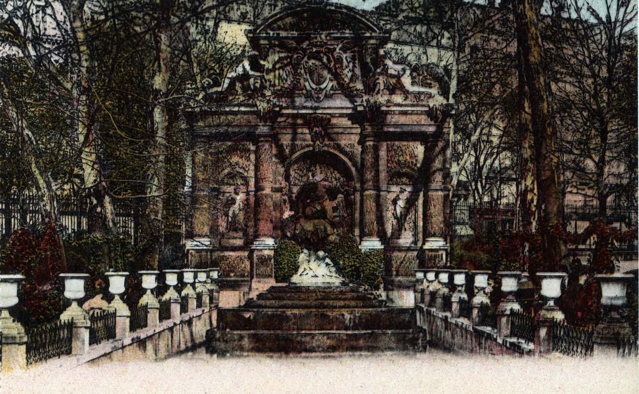باريس: منظر لـ Fontaine Medicis في حدائق لوكسمبورغ. صورة عام 1920 في "" ألبوم فني "لمدينة باريس. مجموعة خاصة. بواسطة مجهول مجهول
