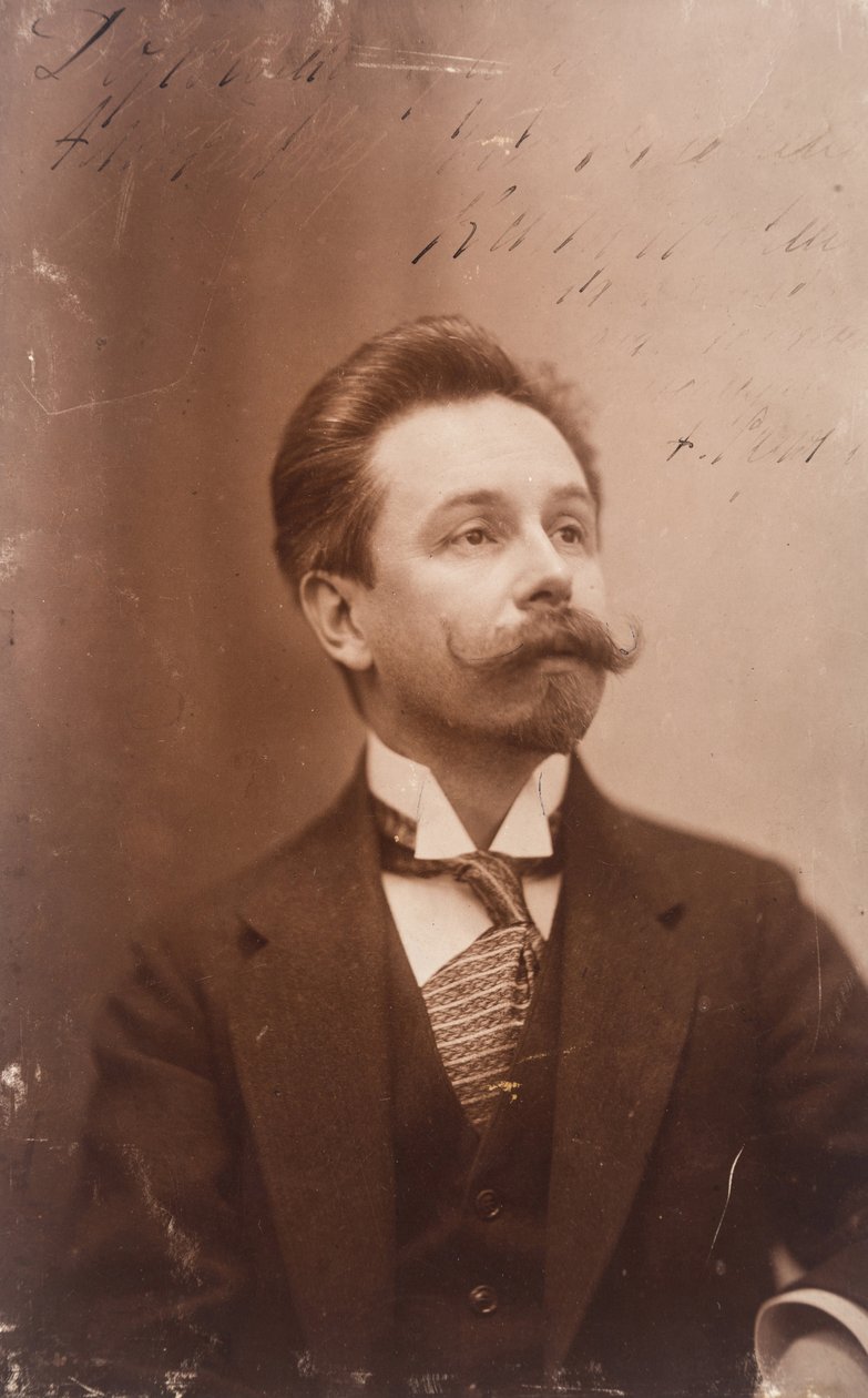 صورة لعازف البيانو والملحن الروسي ألكسندر سكريبين (سكريبين أو سكريابين) (1871-1915) - صورة للمؤلف الموسيقي ألكسندر سكريبين (1872-1915) - مجهول. تصوير. مجموعة خاصة بواسطة مجهول مجهول