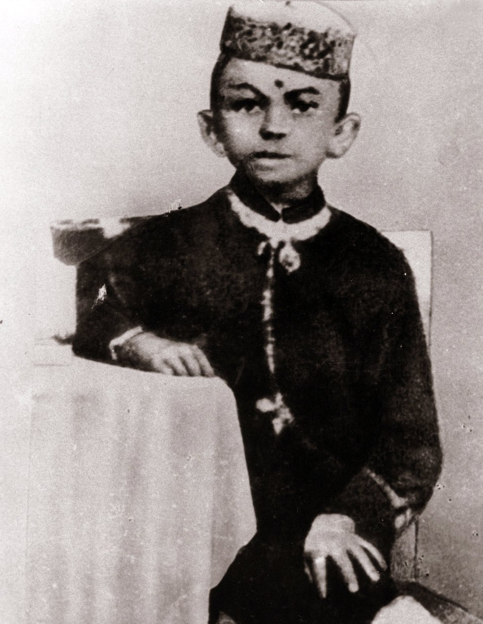 صورة للزعيم السياسي المهندس كرمشاند غاندي (1869-1948) طفل - تصوير حوالي عام 1875 بواسطة مجهول مجهول