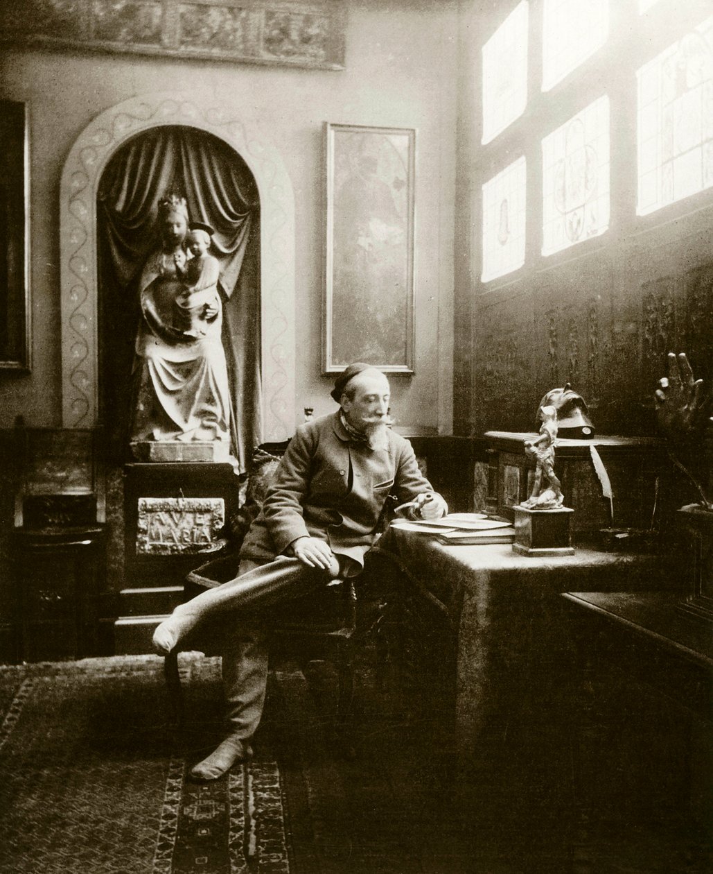 صورة للكاتب الفرنسي أناتول فرانس (1844-1924) عام 1904 في مكتبه. مجموعة خاصة بواسطة مجهول مجهول