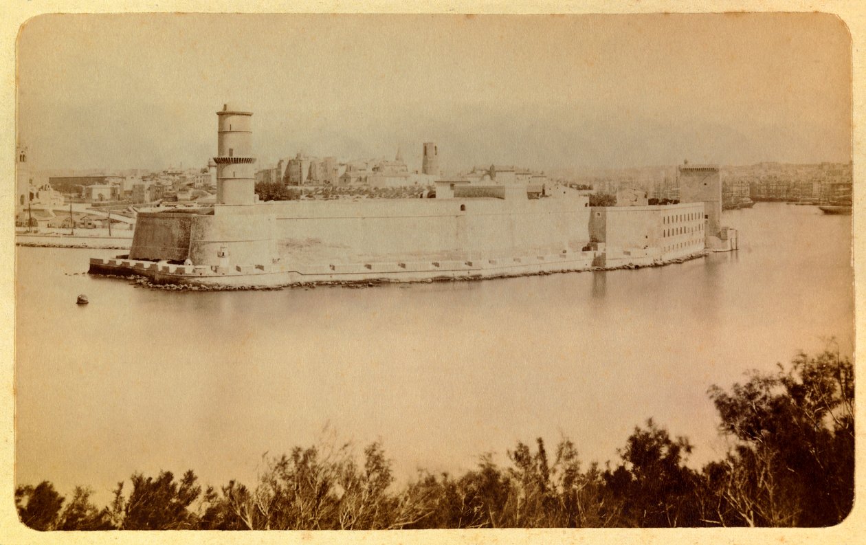 مدينة مرسيليا ومحيطها حوالي 1885-1890: حصن سان جان ، منظر مأخوذ من Pharo ، مجموعة خاصة بواسطة مجهول مجهول