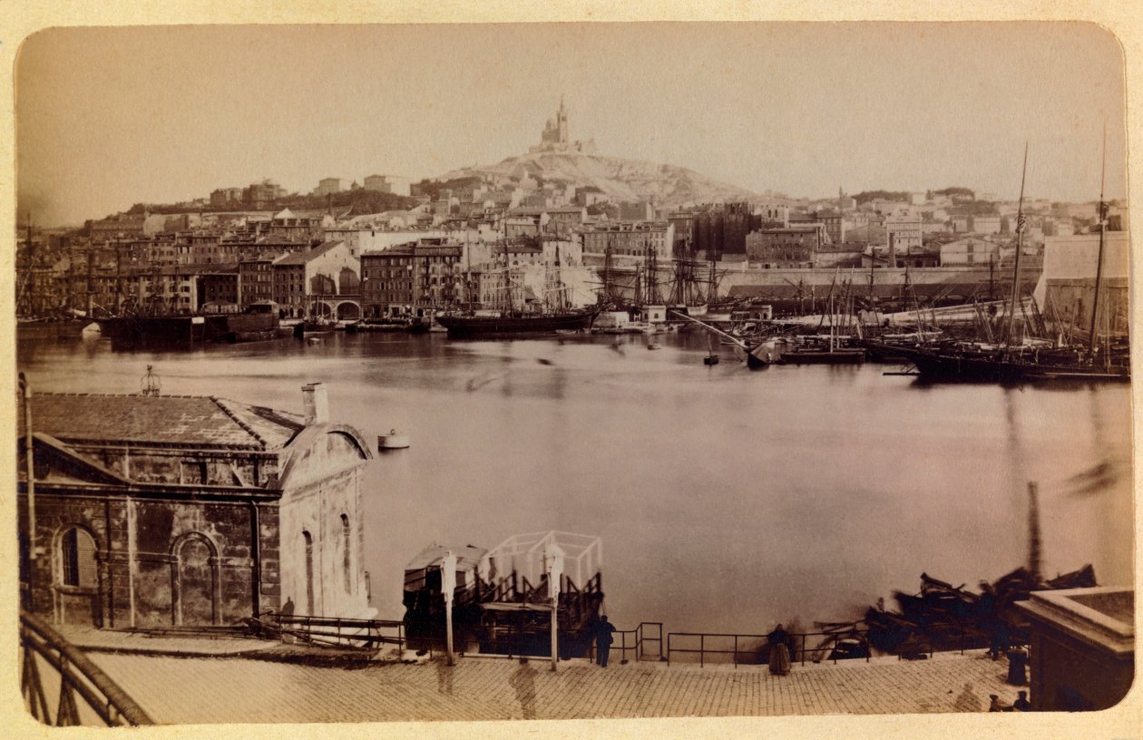 مدينة مرسيليا ومحيطها حوالي 1885-1890: الميناء القديم و Notre Dame de la Garde ، Private Collection بواسطة مجهول مجهول