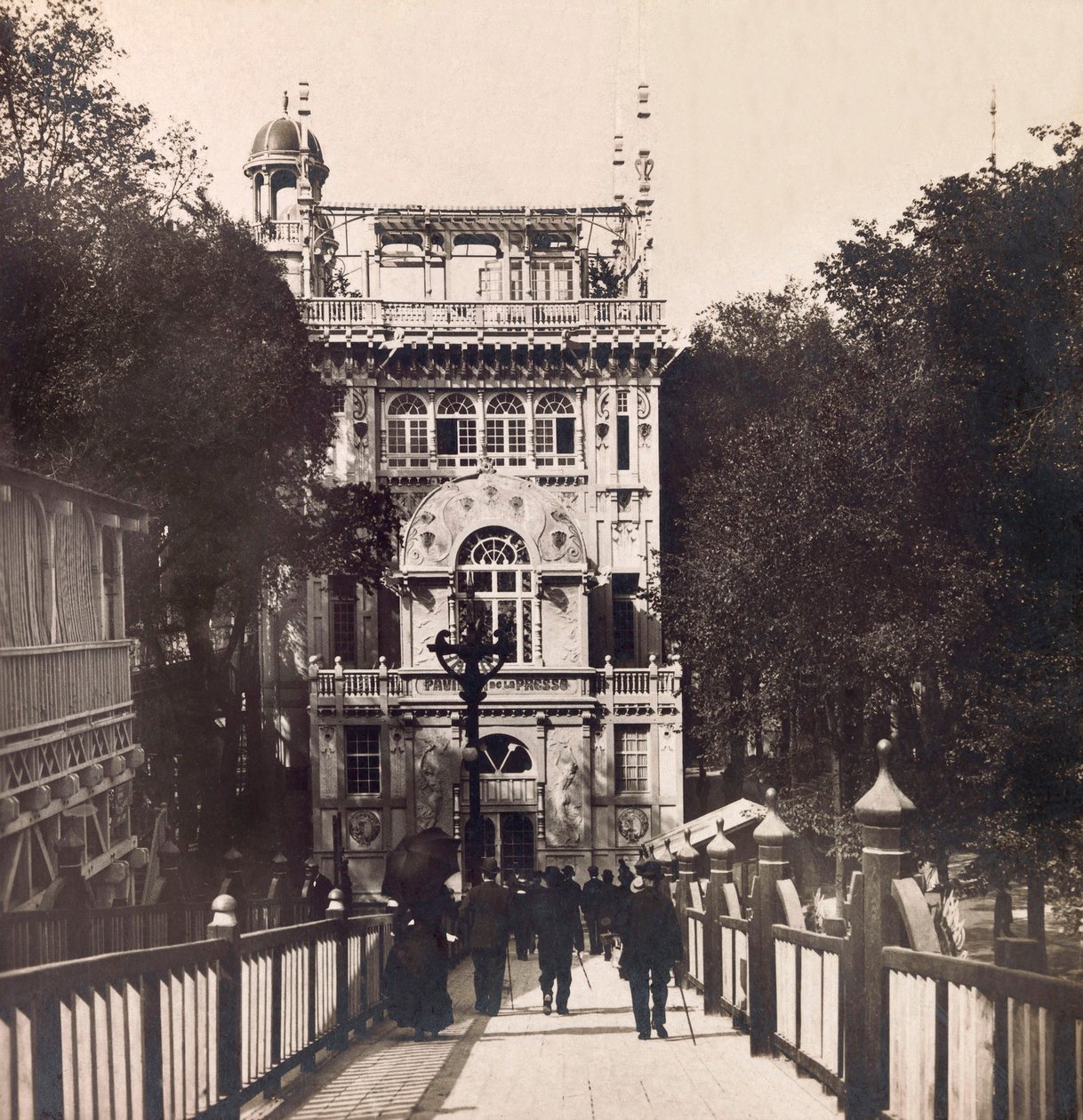 المعرض العالمي لعام 1900 - المعرض العالمي لعام 1900 في باريس: The Pavillon de la Presse - مجموعة خاصة بواسطة مجهول مجهول