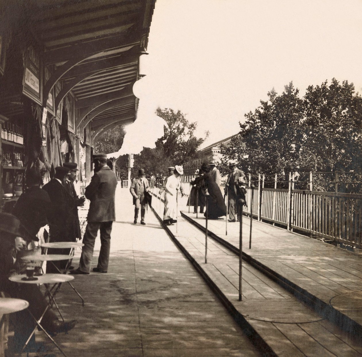 Universal Exposition of 1900 - Exposition Universelle de 1900 in Paris: The rolling sidewalk - private collection بواسطة مجهول مجهول