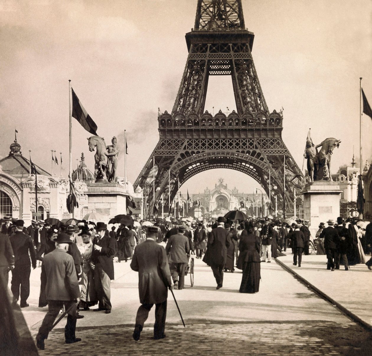 المعرض العالمي لعام 1900 - المعرض العالمي لعام 1900 في باريس: عرض تم التقاطه في Champs de Mars - مجموعة خاصة بواسطة مجهول مجهول