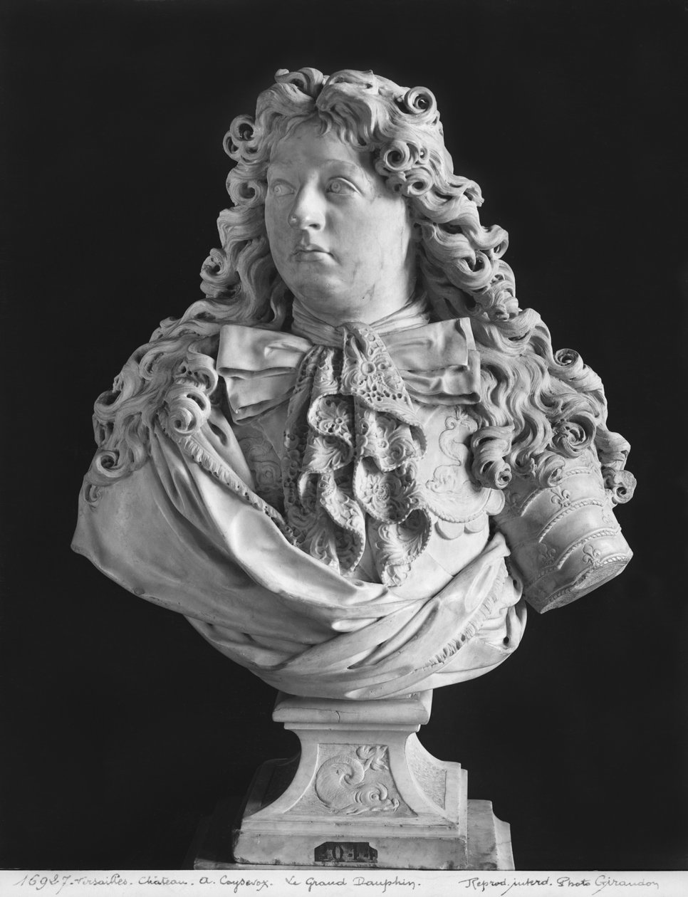 تمثال نصفي لويس من فرنسا (1661-1711) Monseigneur le Dauphin ، المعروف باسم Le Grand Dauphin ، 1679 (رخام) بواسطة أنطوان كويسيفوكس