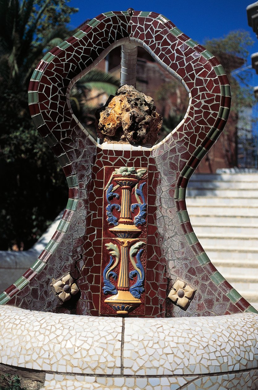 نافورة من القرميد ، Guell Park (1900-1914) بواسطة انطونيو جودي