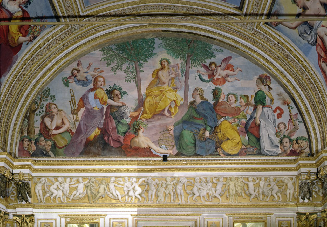 The Hall of Mirrors و Apollo and the Muses (في الهواء الطلق) بواسطة أنطونيو ماريا فياني