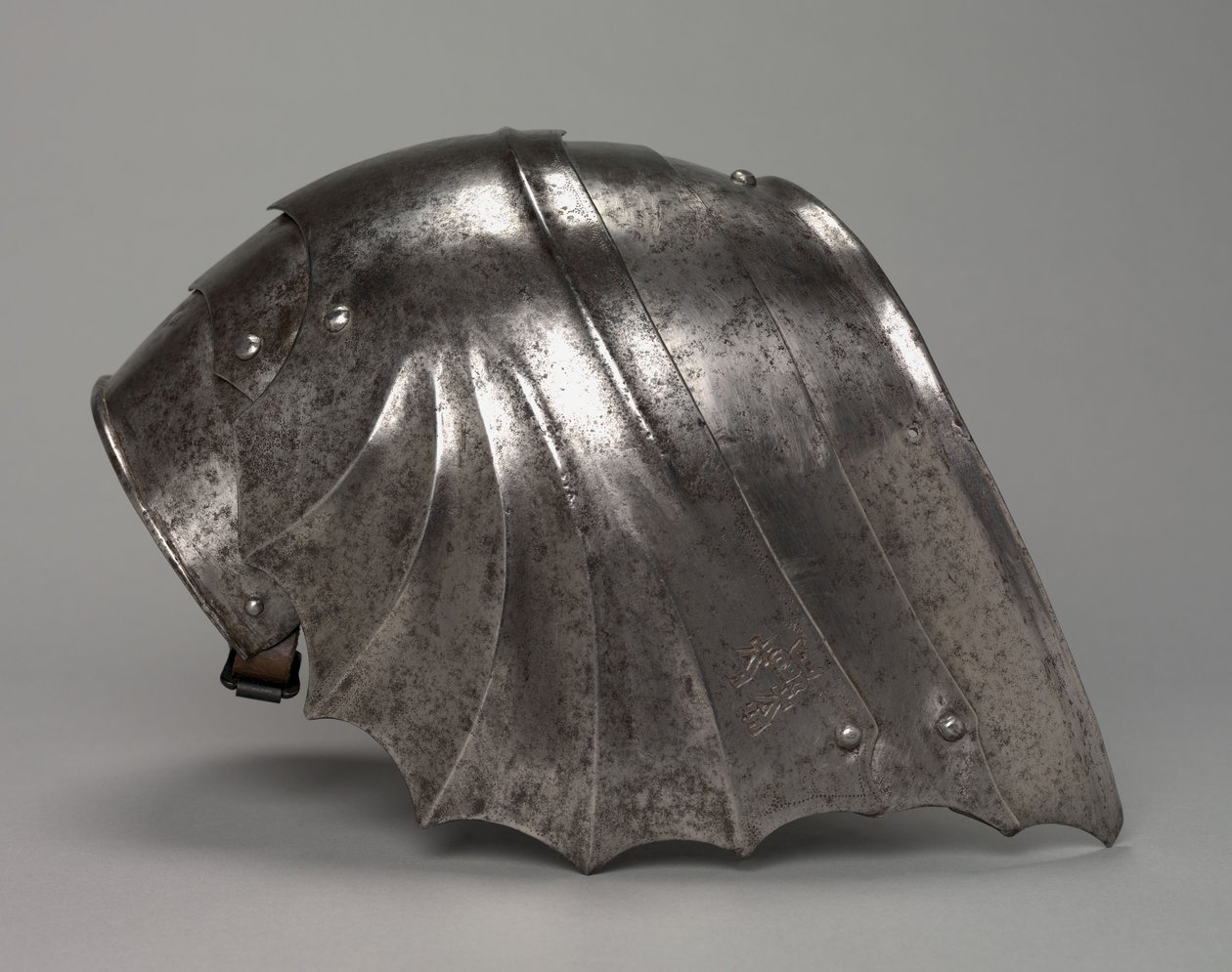 بولدرون القوطي على شكل مروحة ، c.1485-1500 (فولاذ) بواسطة أنطونيو ميساليا