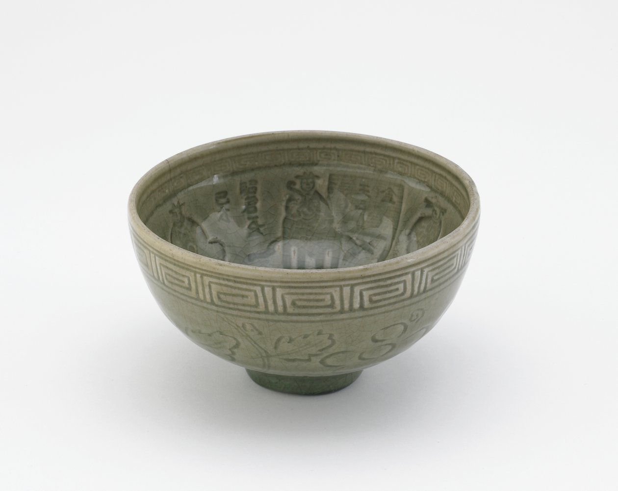 وعاء تقديم على طراز أواني Longquan ، وعاء التقديم (هاتشي) ، أوائل القرن التاسع عشر (خزف حجري بزجاج سيلادون) بواسطة أوكي (Attr. To) Mokubei