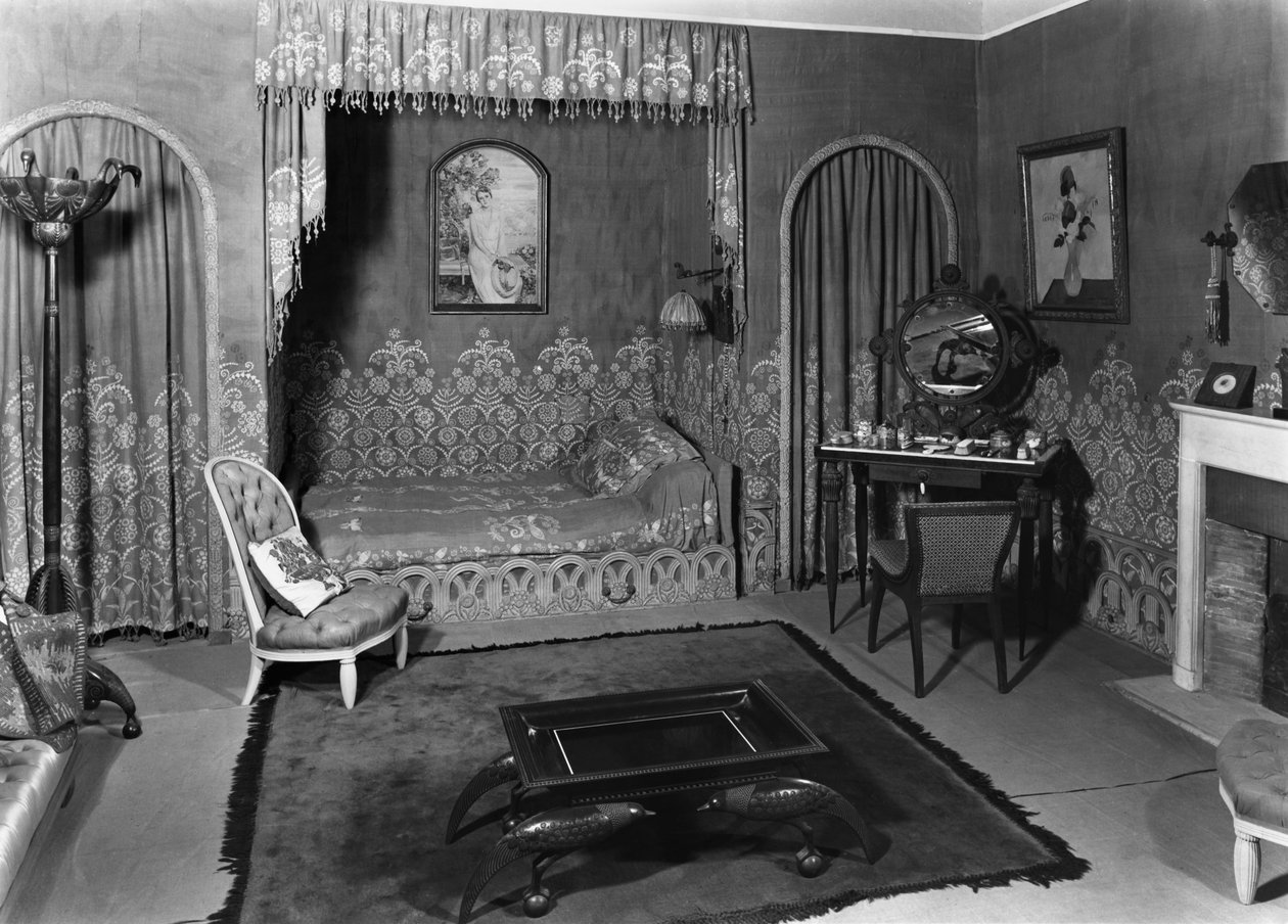 غرفة نوم تابعة لجين لانفين (1867-1946) ج1920-25 بواسطة أرماند ألبرت راتو