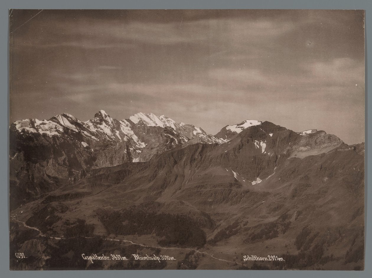 منظر لـ Gspaltenhorn و Blüemlisalp و Schilthorn في Bernese Alps Panorama der Jungfraukette (عنوان السلسلة) بواسطة آرثر جابلر