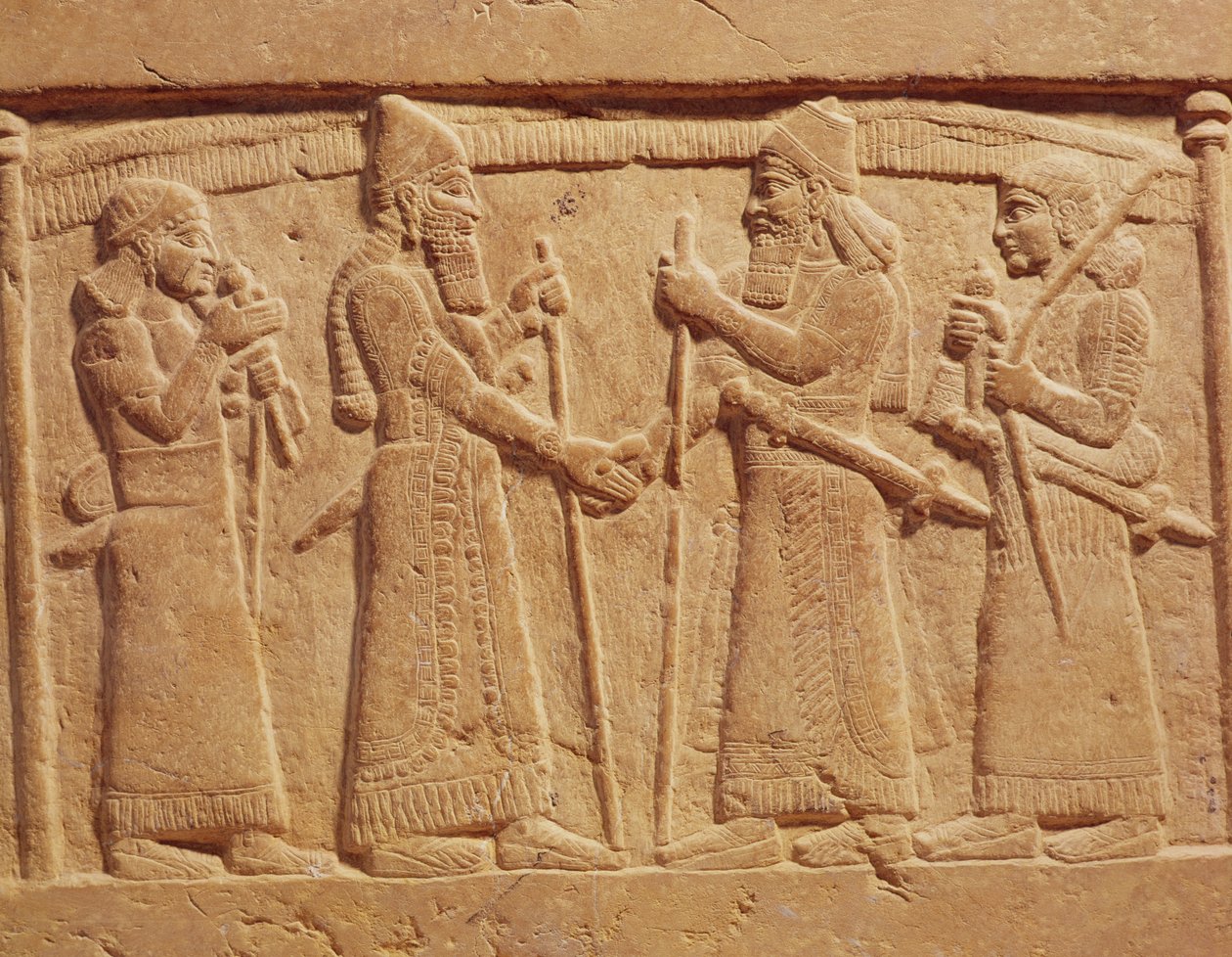 نقش يصور الملك شلمنصر الثالث (858-824 ق.م) للقاء اشور بابلي بواسطة الآشورية