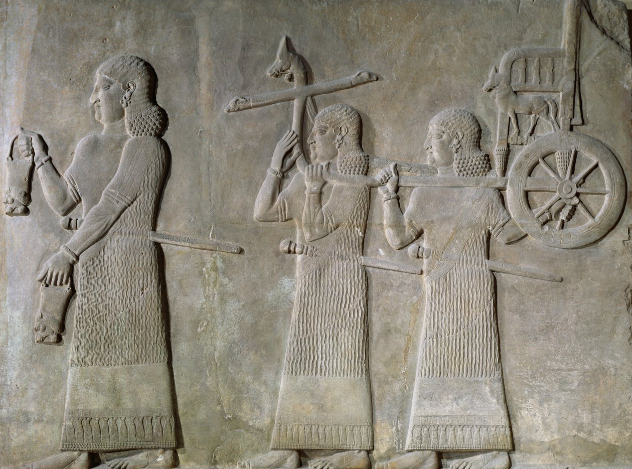 إغاثة تصف خدامًا يحملون أواني شرب وعربة ملكية ، من قصر سرجون الثاني في خورس آباد ، العراق بواسطة الآشورية