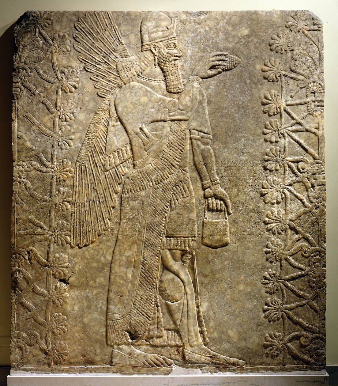 الجني المجنح ، من الشمال الغربي القصر (الغرفة L) ، نمرود ، آشور ، c.883-859 قبل الميلاد (المرمر) بواسطة الآشورية