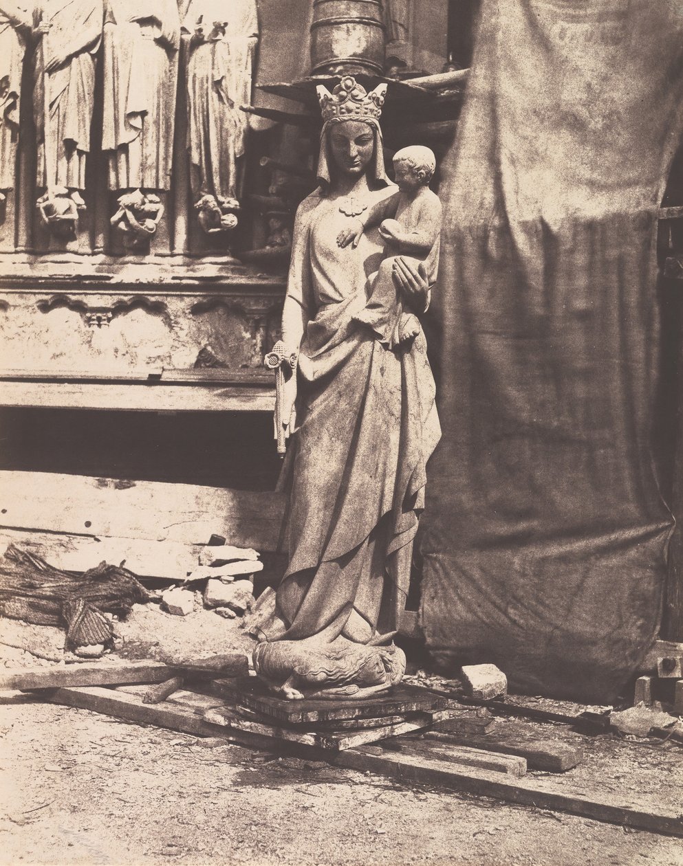 [تمثال العذراء والطفل ، نوتردام ، باريس] ، 1853-1854. بواسطة أوغست ميسترال
