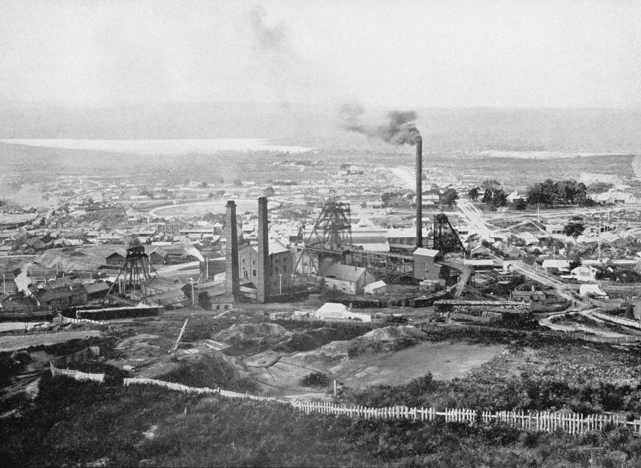 منجم تسمانيا للذهب ، بيكونسفيلد ، تسمانيا ، c.1900 ، من "تحت الصليب الجنوبي - لمحات أستراليا" ، نُشر عام 1908 بواسطة مصور استرالي