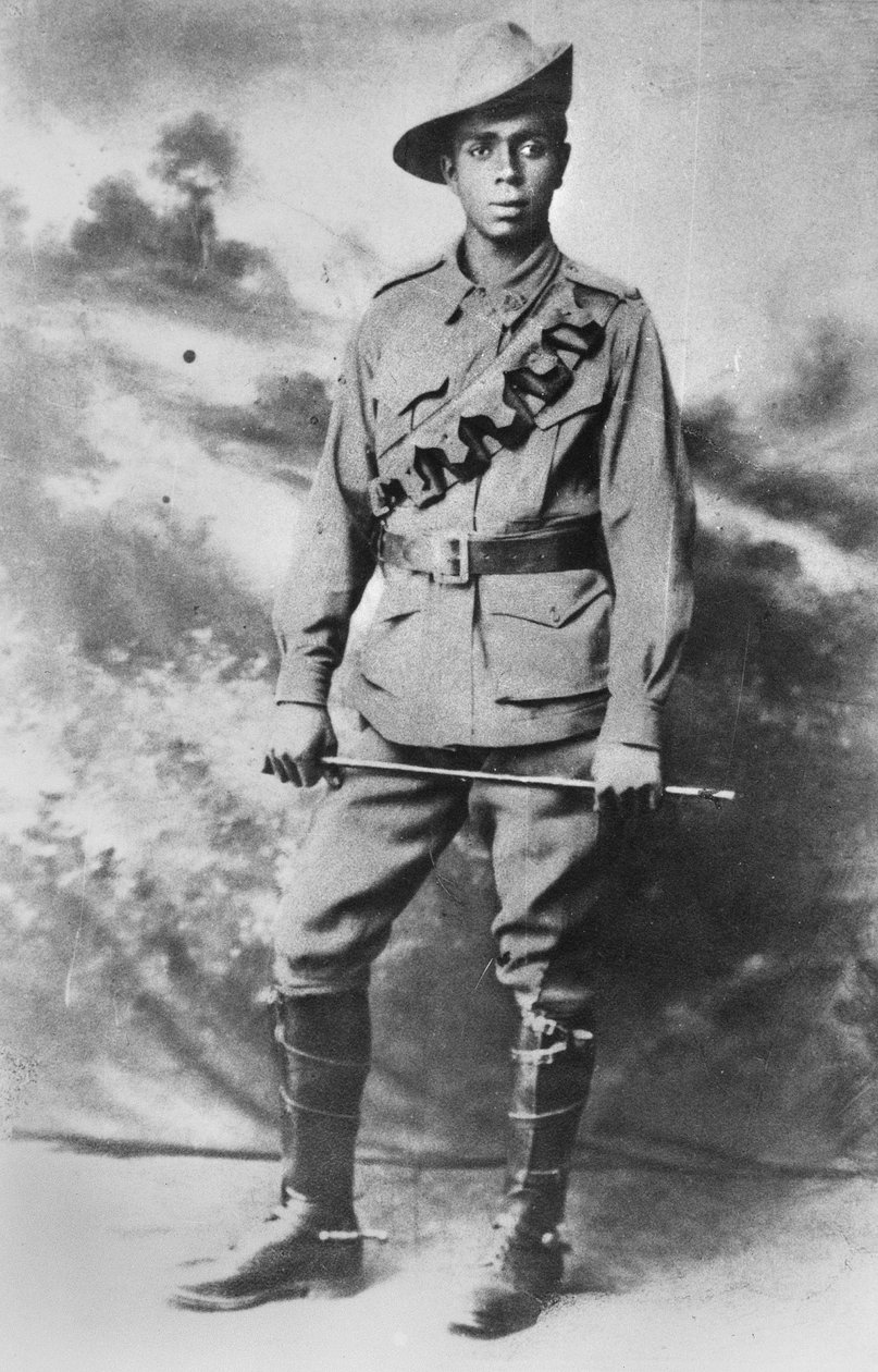 صورة جندي من السكان الأصليين ، 234 Private (Pte) Walter Christopher (Chris) George Saunders ، c.1916 بواسطة مصور استرالي
